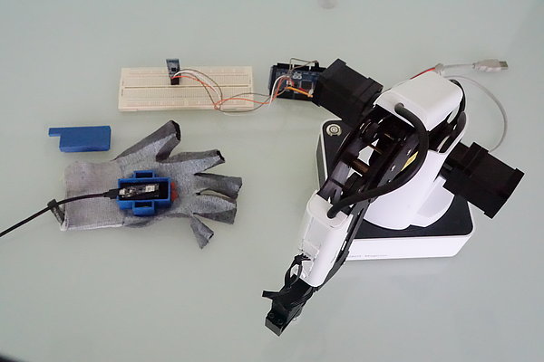 Pilotage d'un robot mobile par mouvement de la main